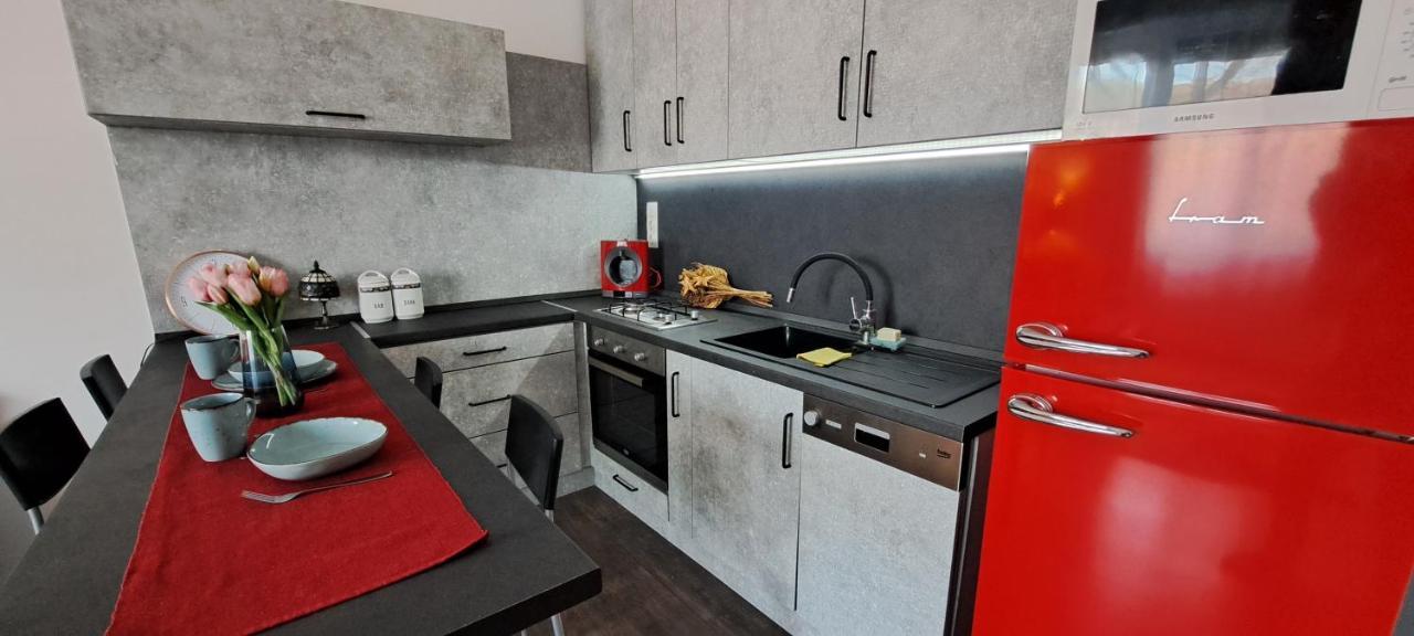 Napraforgo Apartman Lägenhet Szeged Exteriör bild