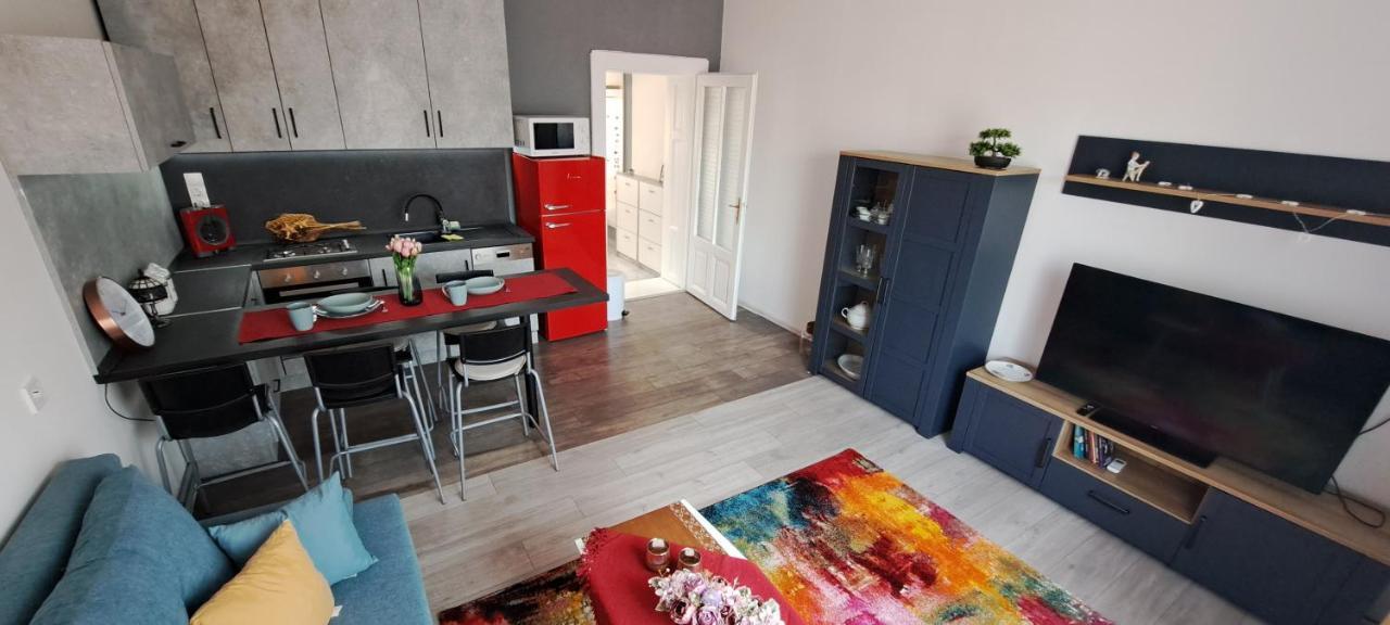 Napraforgo Apartman Lägenhet Szeged Exteriör bild