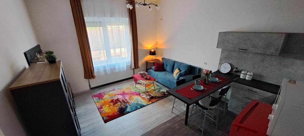 Napraforgo Apartman Lägenhet Szeged Exteriör bild