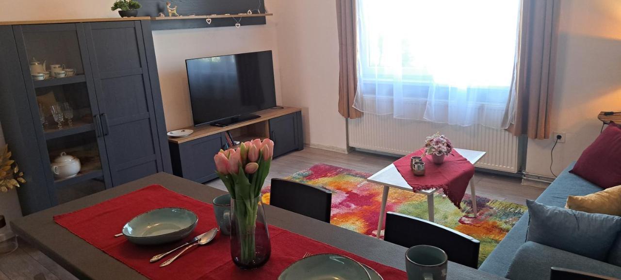 Napraforgo Apartman Lägenhet Szeged Exteriör bild